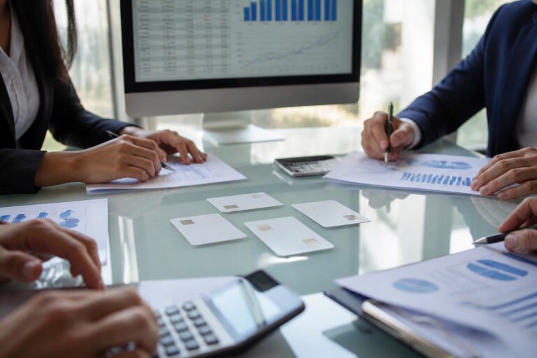 découvrez une analyse détaillée des coûts des cartes white-label et explorez des alternatives viables pour optimiser vos solutions de paiement personnalisées.