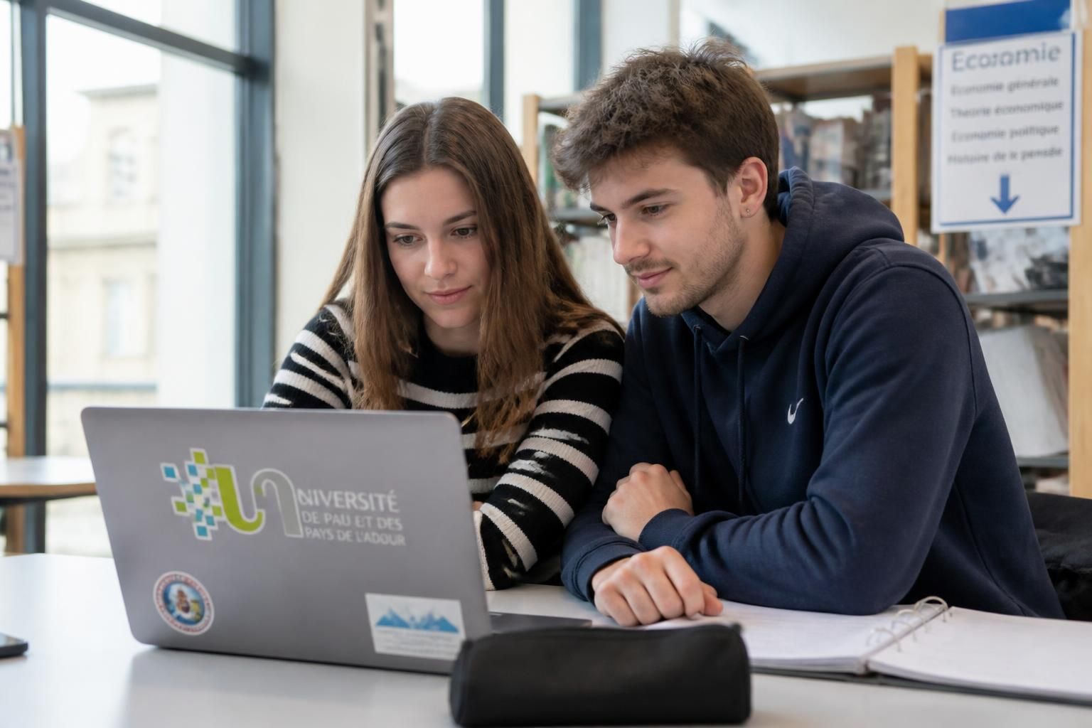découvrez notre guide complet sur hyperplanning uppa pour optimiser efficacement la gestion de votre emploi du temps à l'université. astuces et conseils pratiques inclus.
